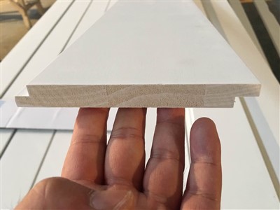 Prvorazredna bela temeljna lesena stenska plošča